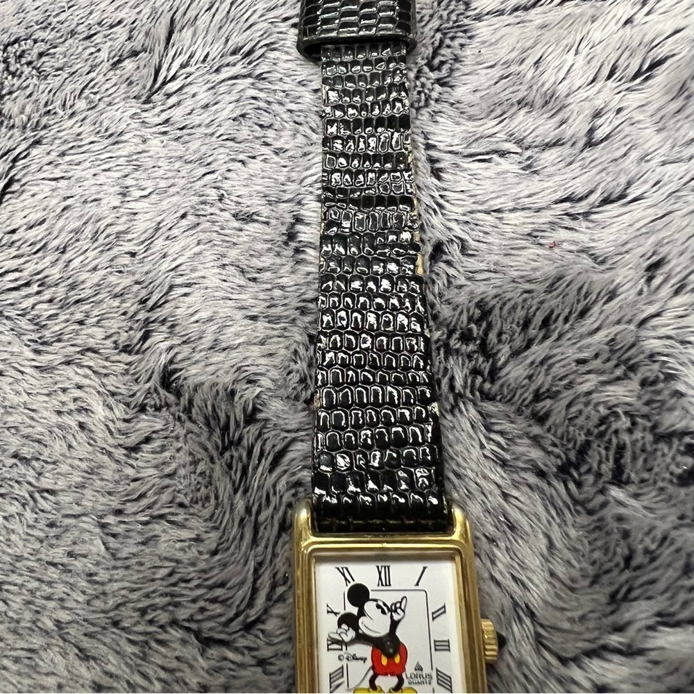 Vintage Disney Mickey Mouse Tank Style Women’s Watch - Picture 4 of 7